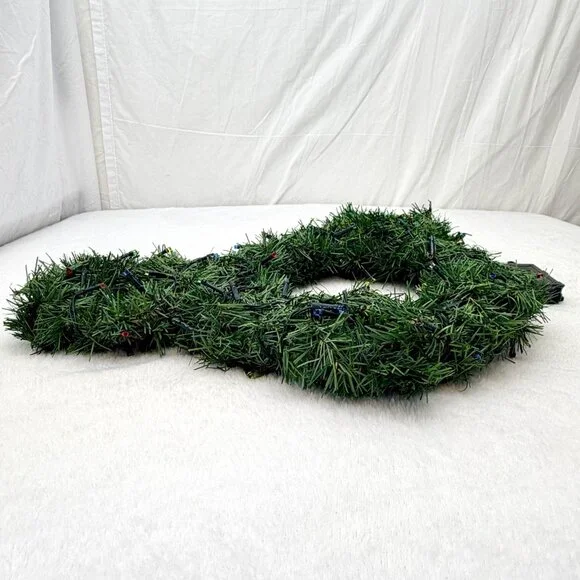 Disney Mickey Mouse 19" Light Up Christmas Wreath w/8 Light Timer Settings - Picture 4 of 7